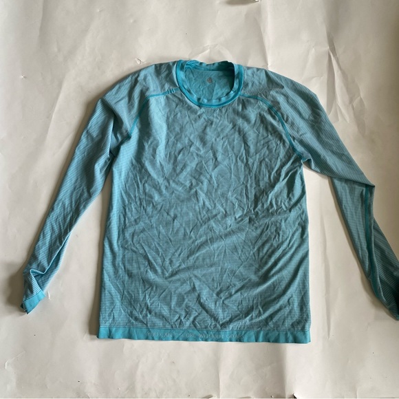 Lululemon Long sleeve in light blue - Picture 1 of 5